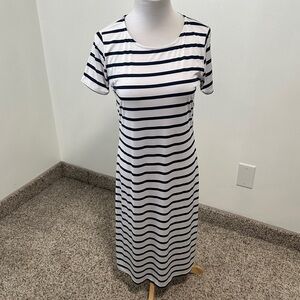 🦢 Bellamie Lightweight Midi Dress